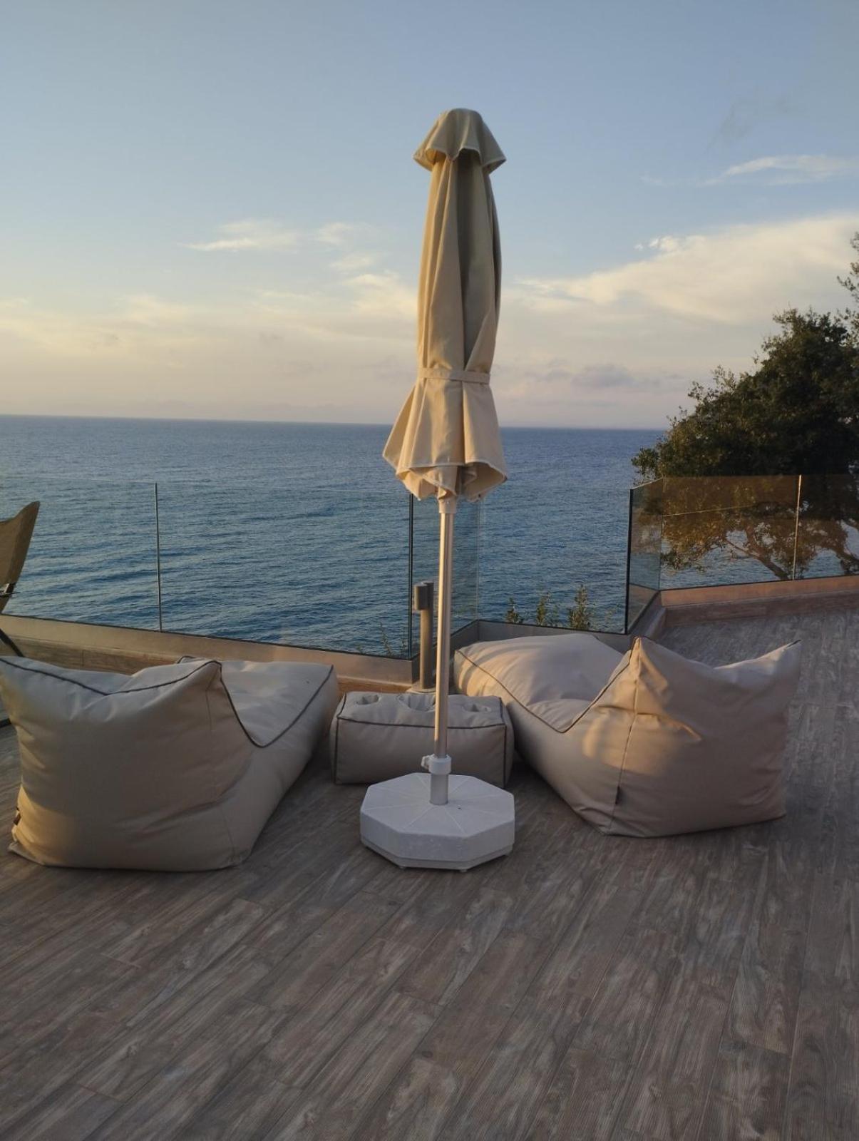 الشقق الفندقية Áyios Nikítasفي  The Ionian View المظهر الخارجي الصورة